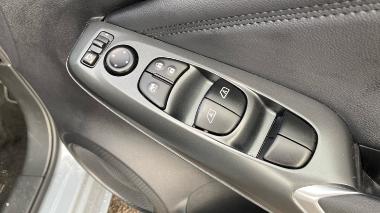 Nissan Juke 1.0 DiG-T N-Connecta 5dr DCT Petrol Hatchback